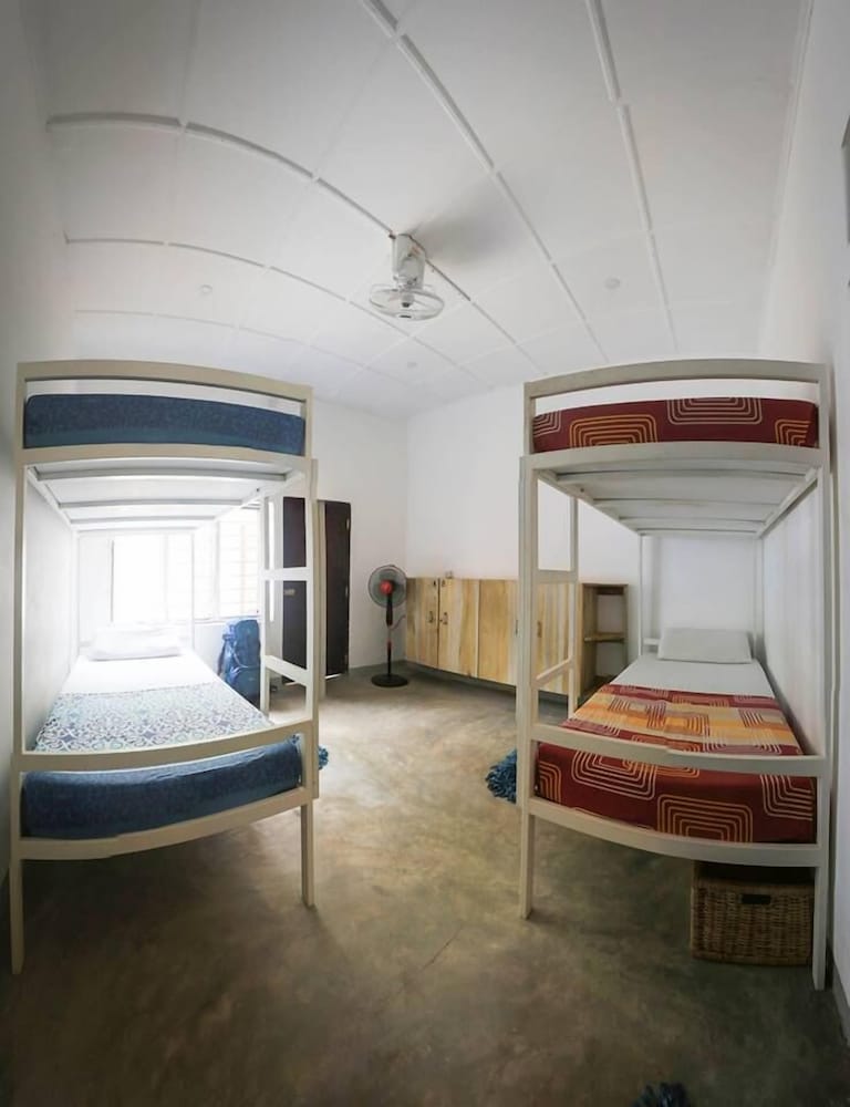 Hostel First Mirrisa 9/20