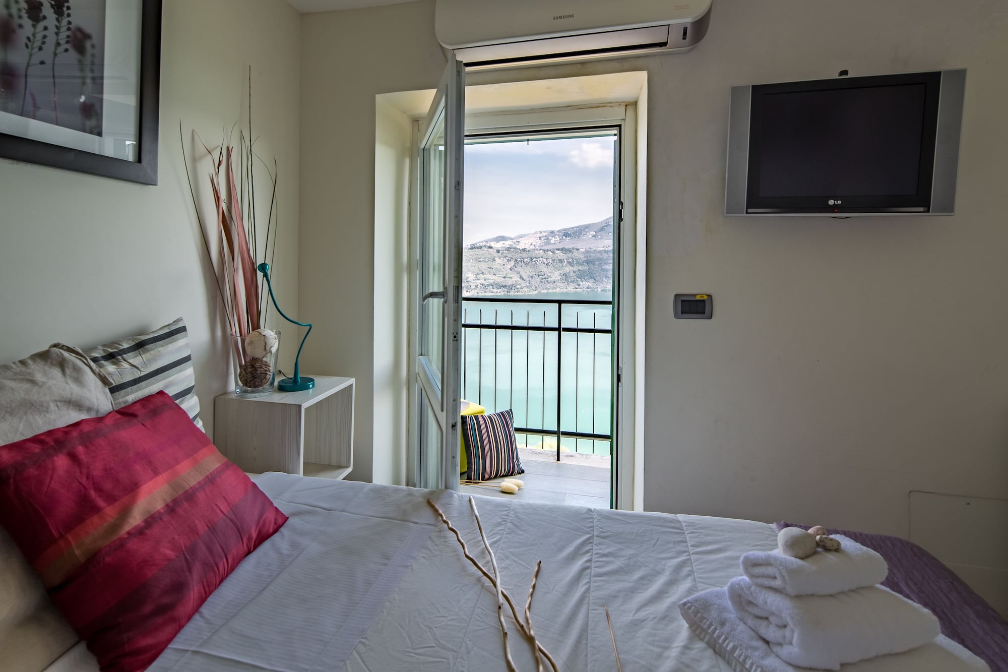 بنتهاوس بسرير كينج وسرير فردي بإطلالة على البحيرة بشرفة بغرفتي نوم مع أريكة، Castel Gandolfo 2/10