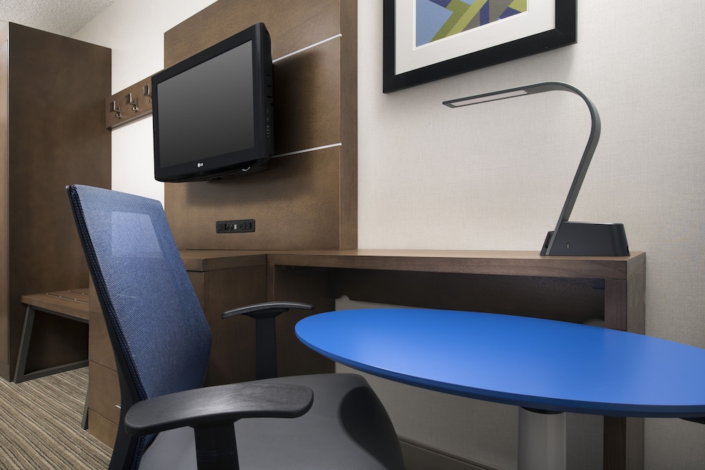 HOLIDAY INN EXPRESS ANDOVER NORTH - LAWRENCE 50/50