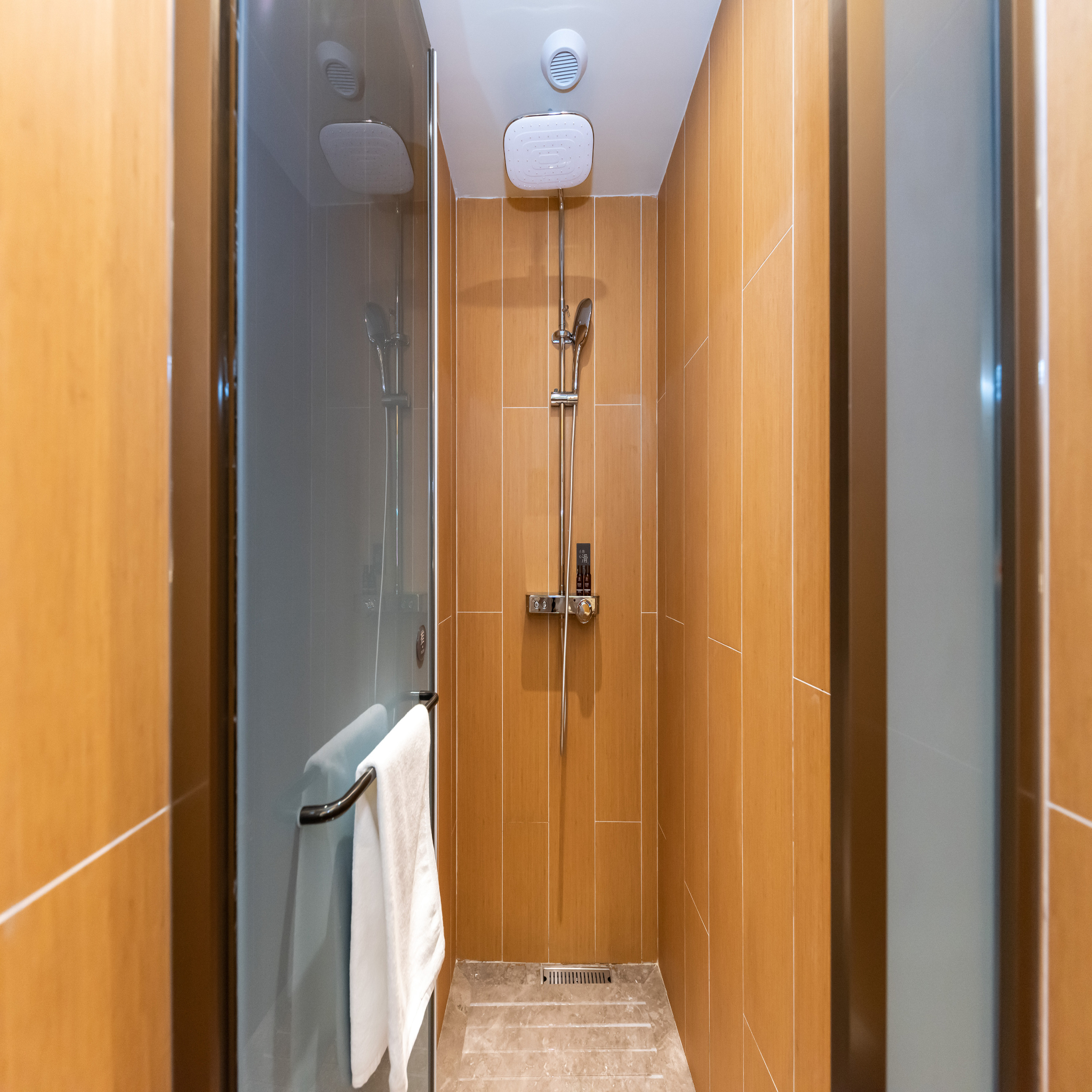 Ji Hotel Shanghai People's Square Nanjing Road Pedestrian Street 44/46
