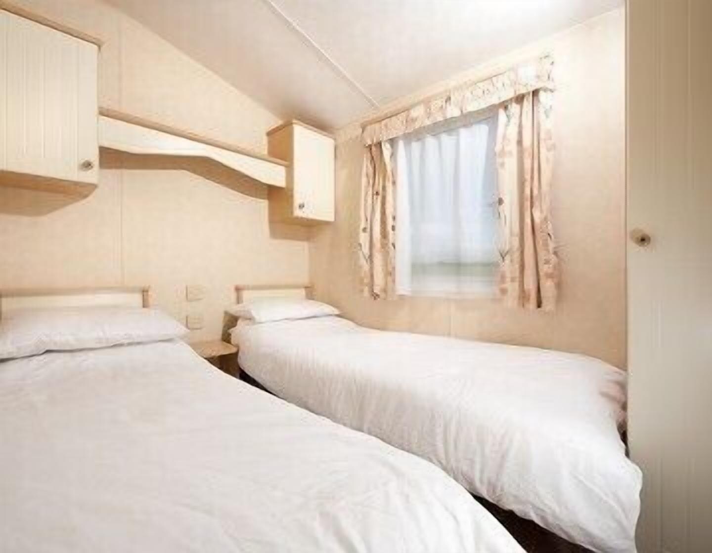 3 Bedrooms, Bronze, 4 Beds, Sofa