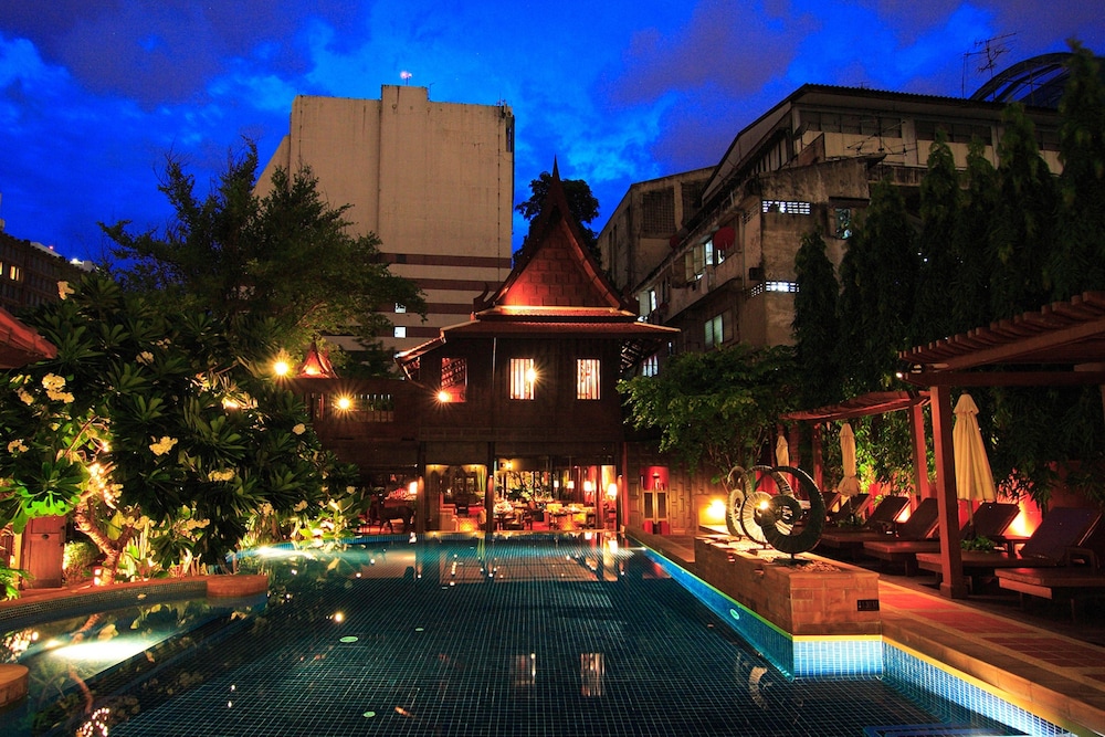 Rose Hotel 50/50