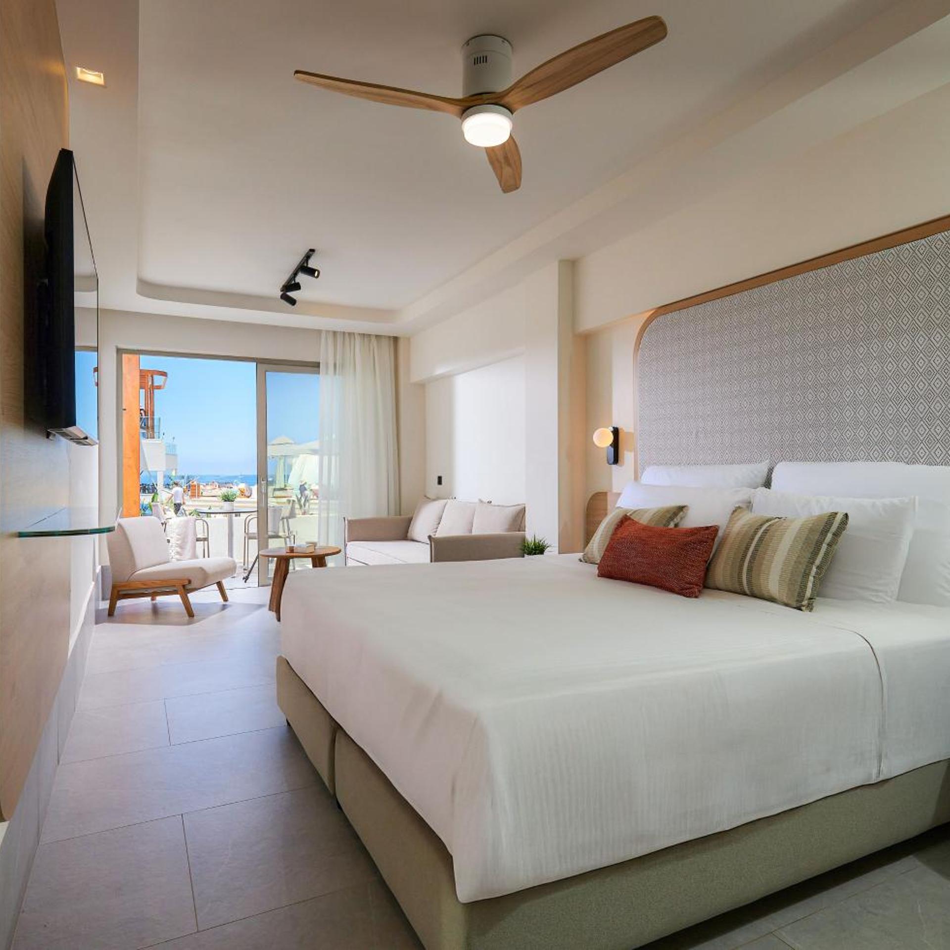 Superior, Double Bed, Lateral Side Sea View