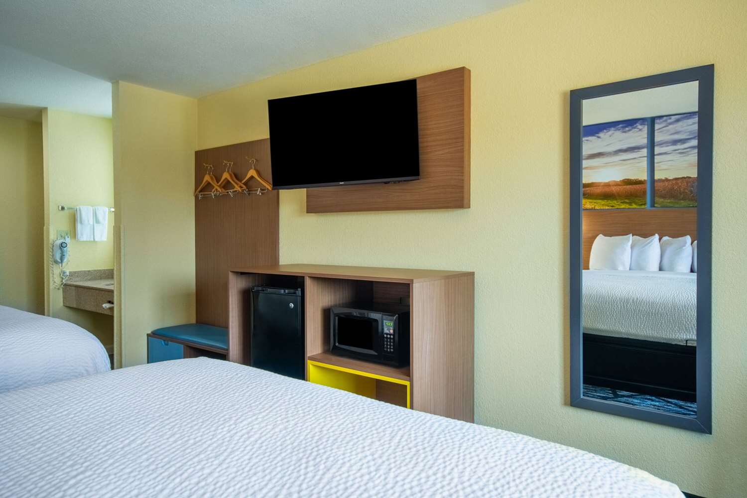 Days Inn by Wyndham Evansdale Waterloo 10/40
