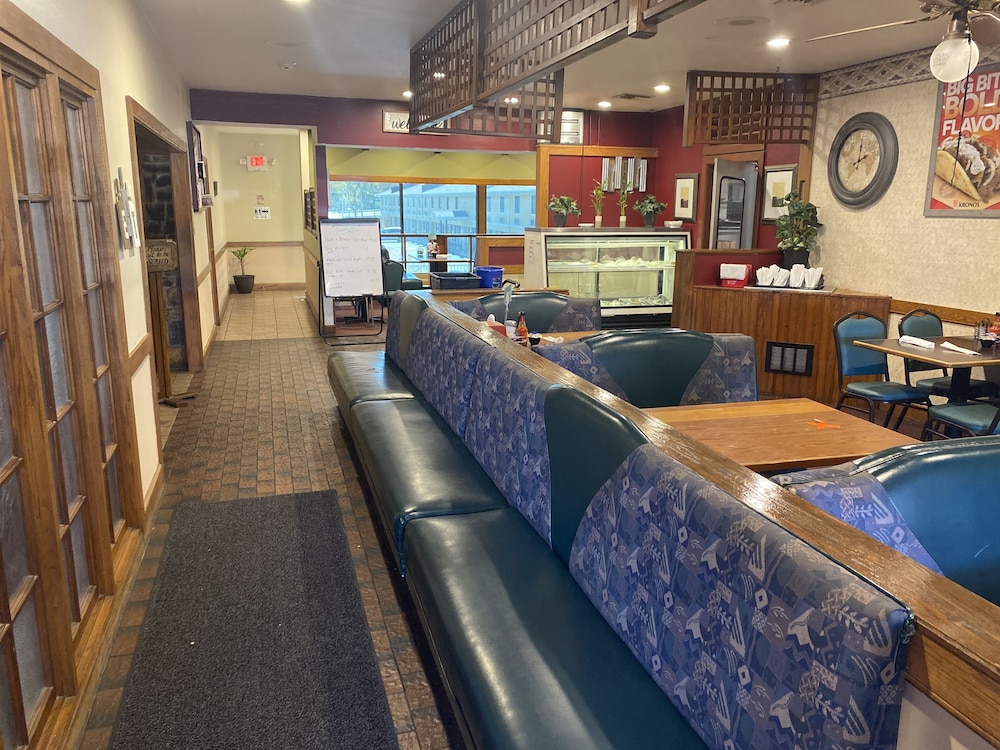 Super 8 by Wyndham Fort Scott 26/49