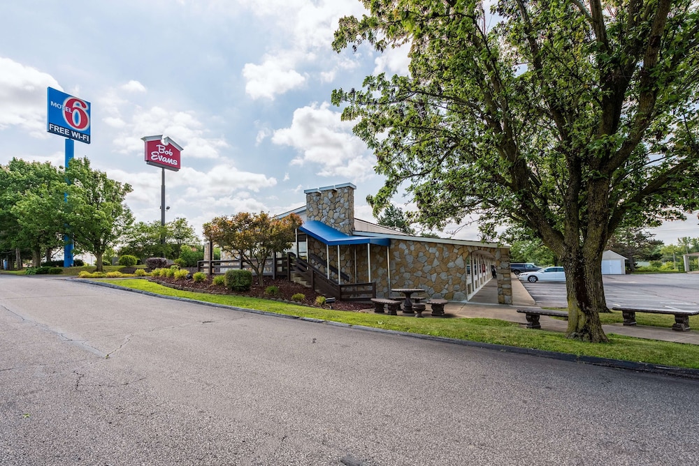 Motel6 Mansfield, OH 32/37
