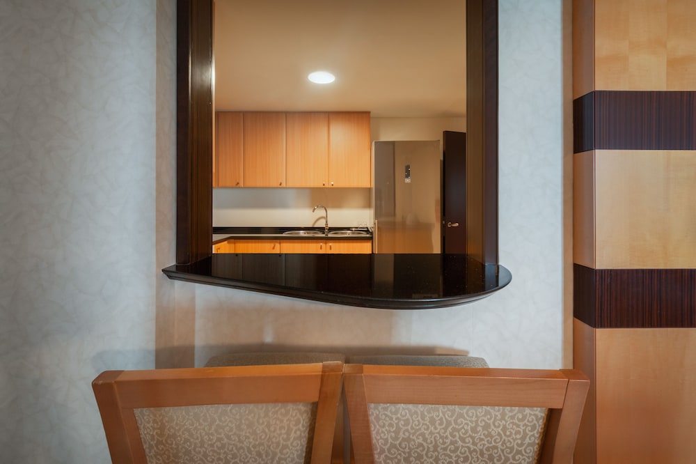 Shangri-La Residences and Apartments 3/45