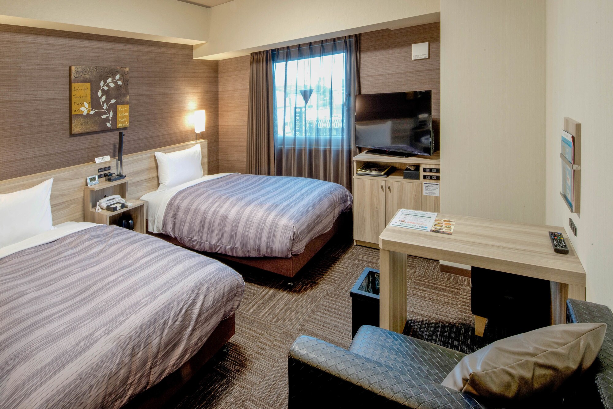 COMFORT, TWIN BEDS