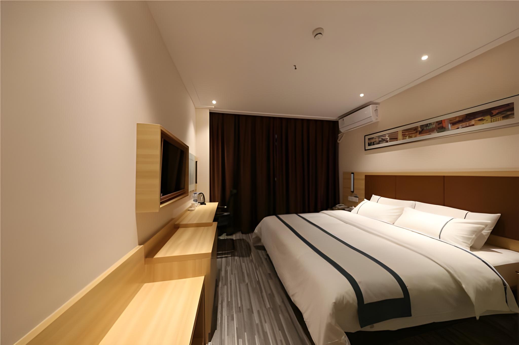 Standard, Queen Bed