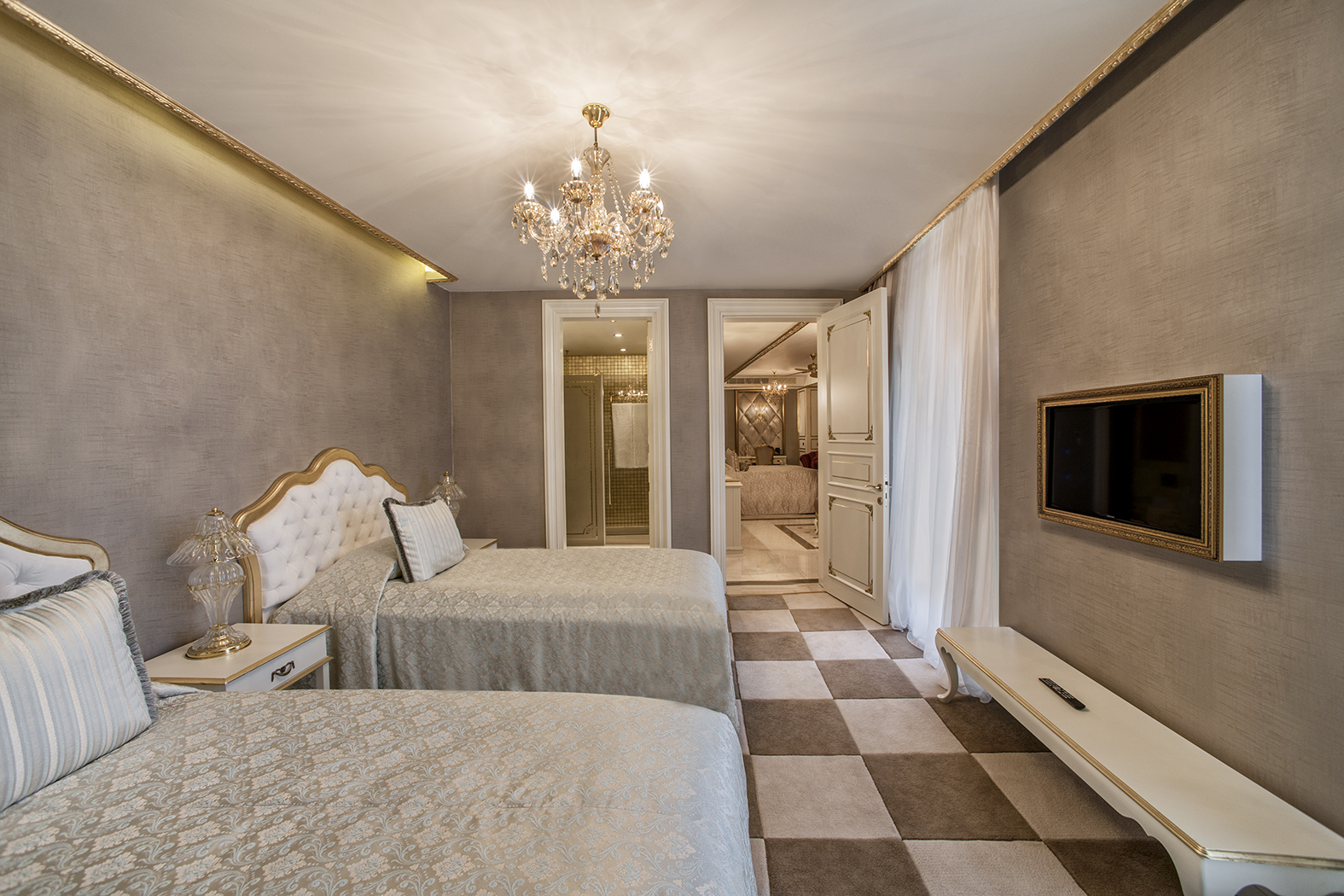 JUNIOR GRAND VILLA