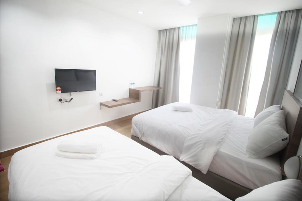 Tropical Hotel at Kota Damansara 10/26