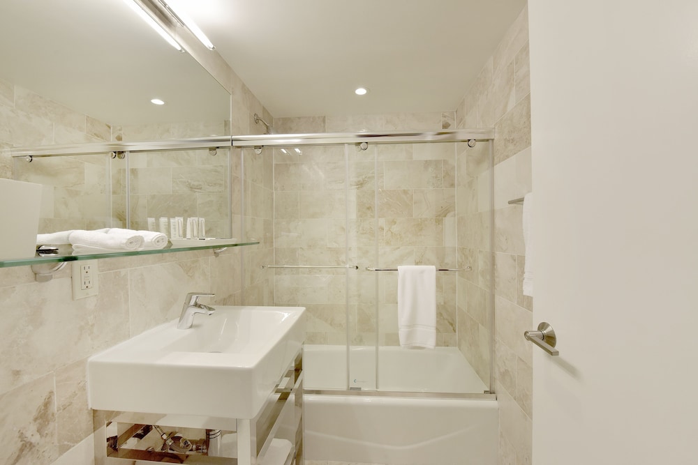 Hotel 32 32 78/78