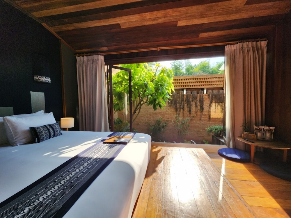 Junior Suite, Studio, King Bed, Garden View