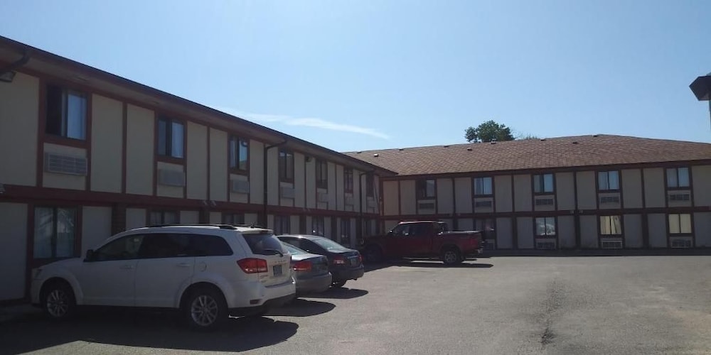 Guest Lodge 61/70