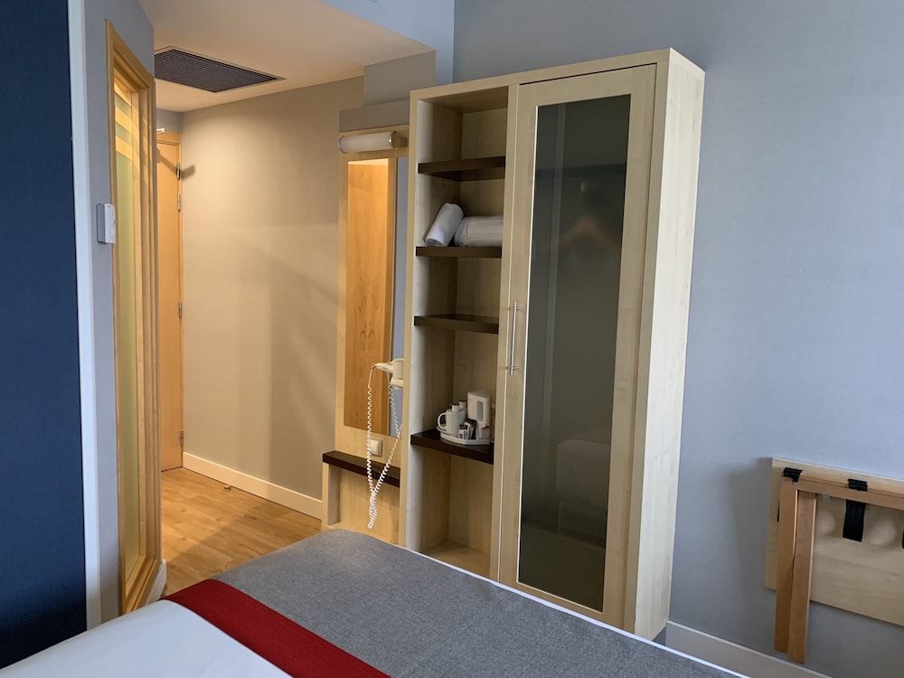 HOLIDAY INN EXPRESS VITORIA 23/43