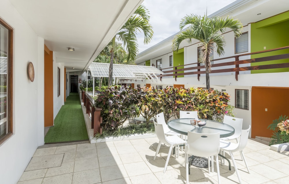 Hotel Suites Cristina 53/69