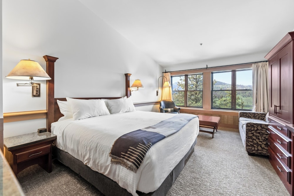 Deluxe, Lodge, King Bed, Valley View