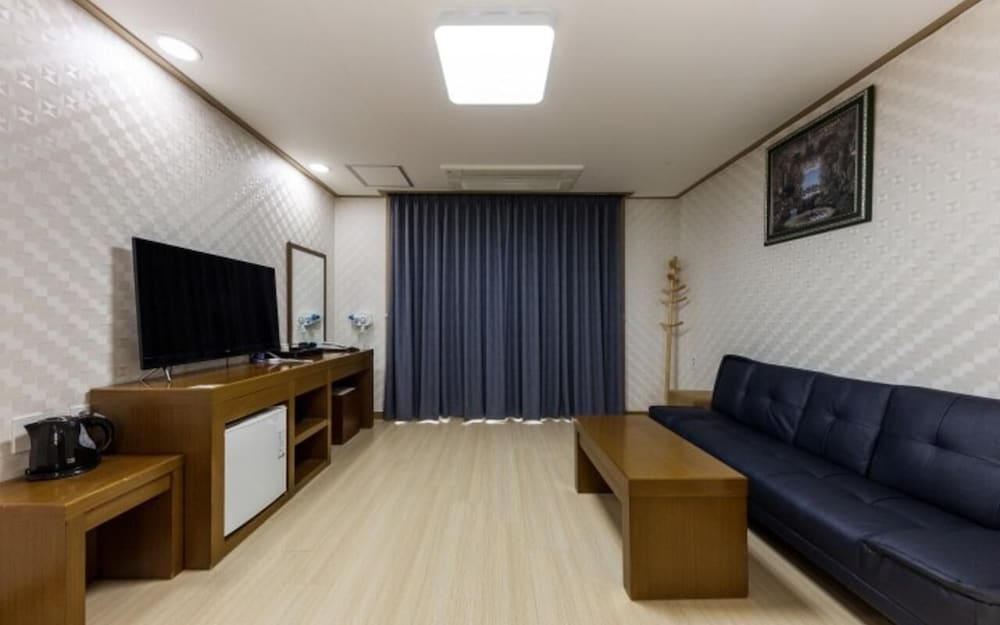 Mud Beach Hotel 44/57