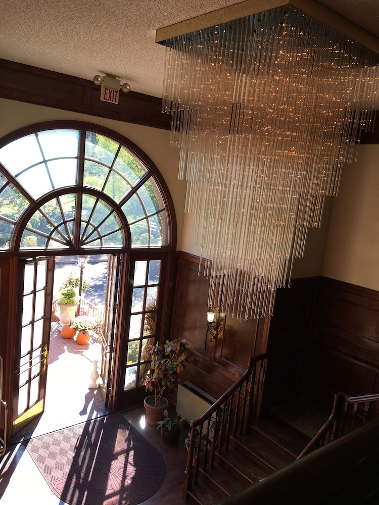 Colts Neck Inn Hotel 44/64