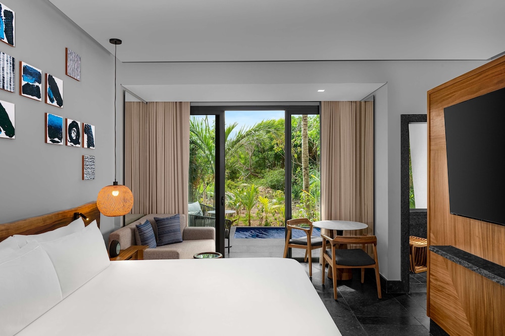 GUEST ROOM, 2 QUEEN BEDS, TROPICAL VIEW