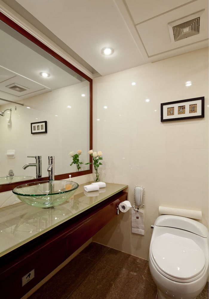 Rosedale Hotel And Suites 37/38