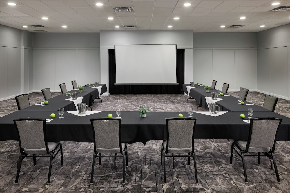 Pomeroy Hotel Conference Centre 59/64
