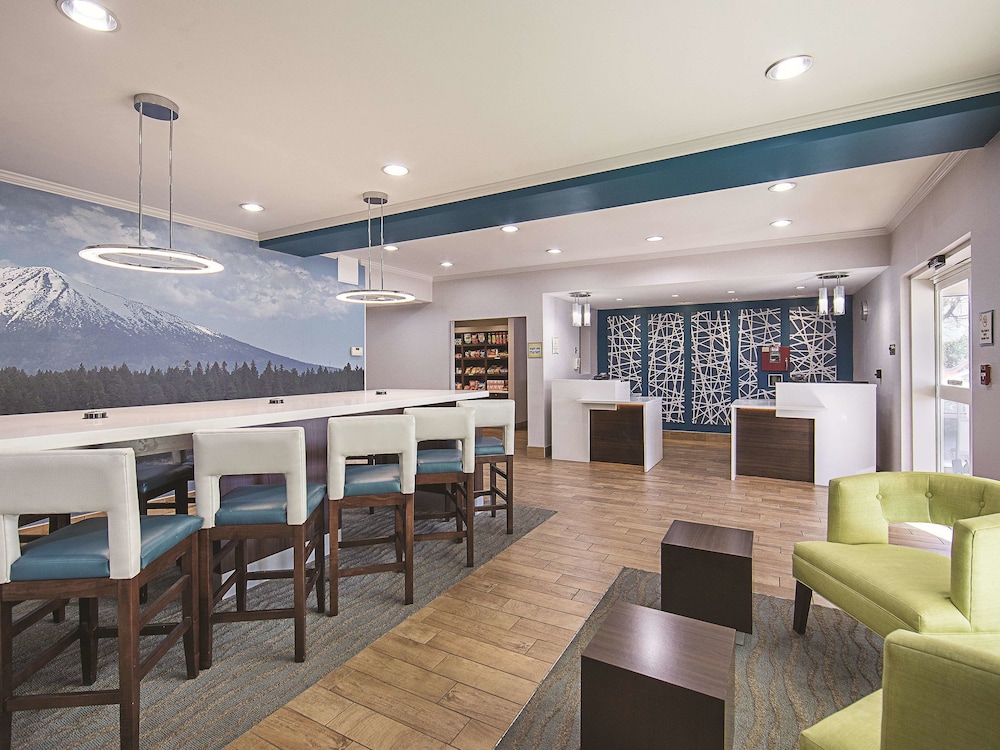La Quinta Inn & Suites by Wyndham Central Point - Medford 37/48