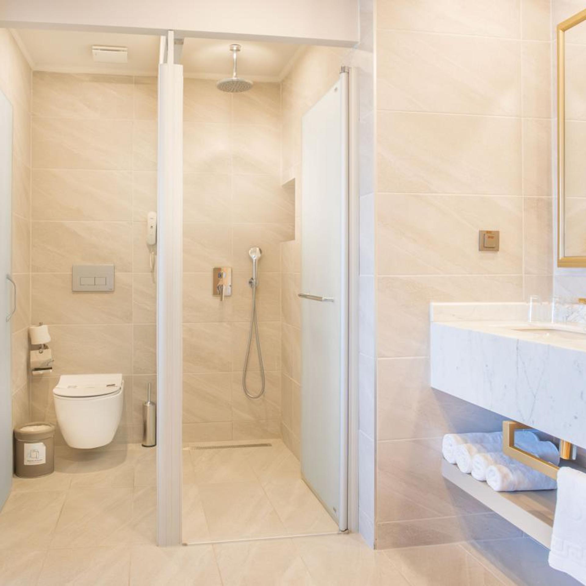 جناح مع أريكة، Miramare Queen 6/9