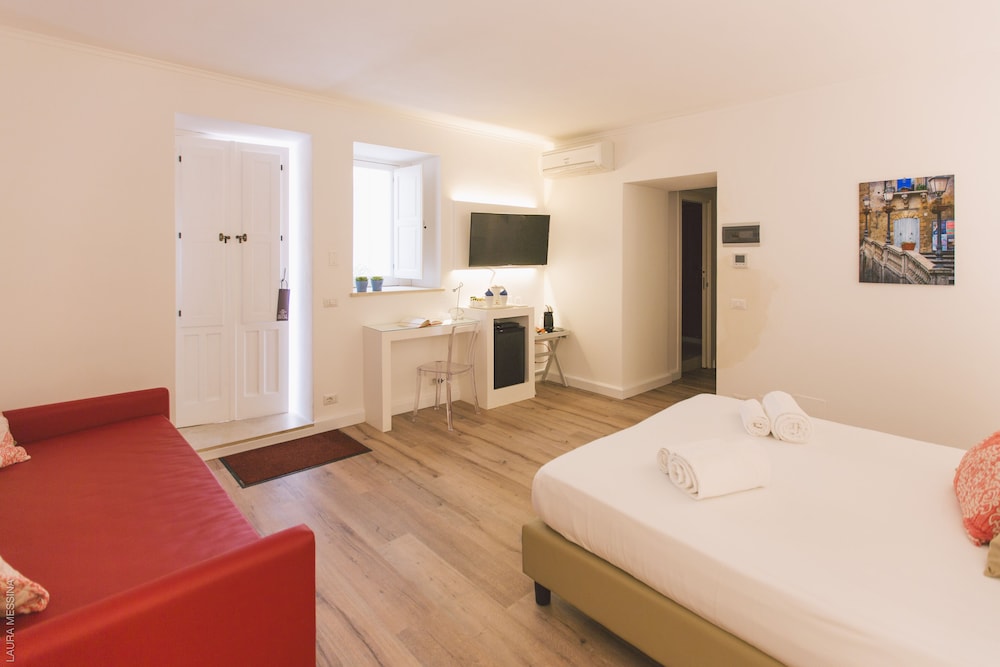 Lemoni Suite 5/56