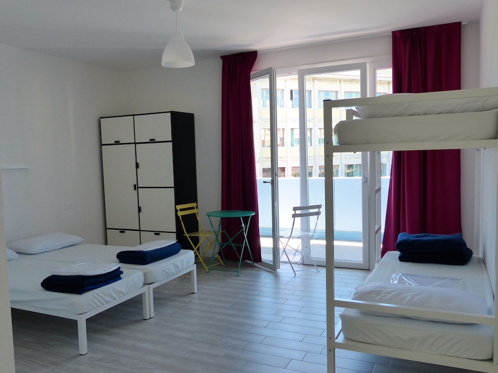 Meet Gardalake Hostel 6/50