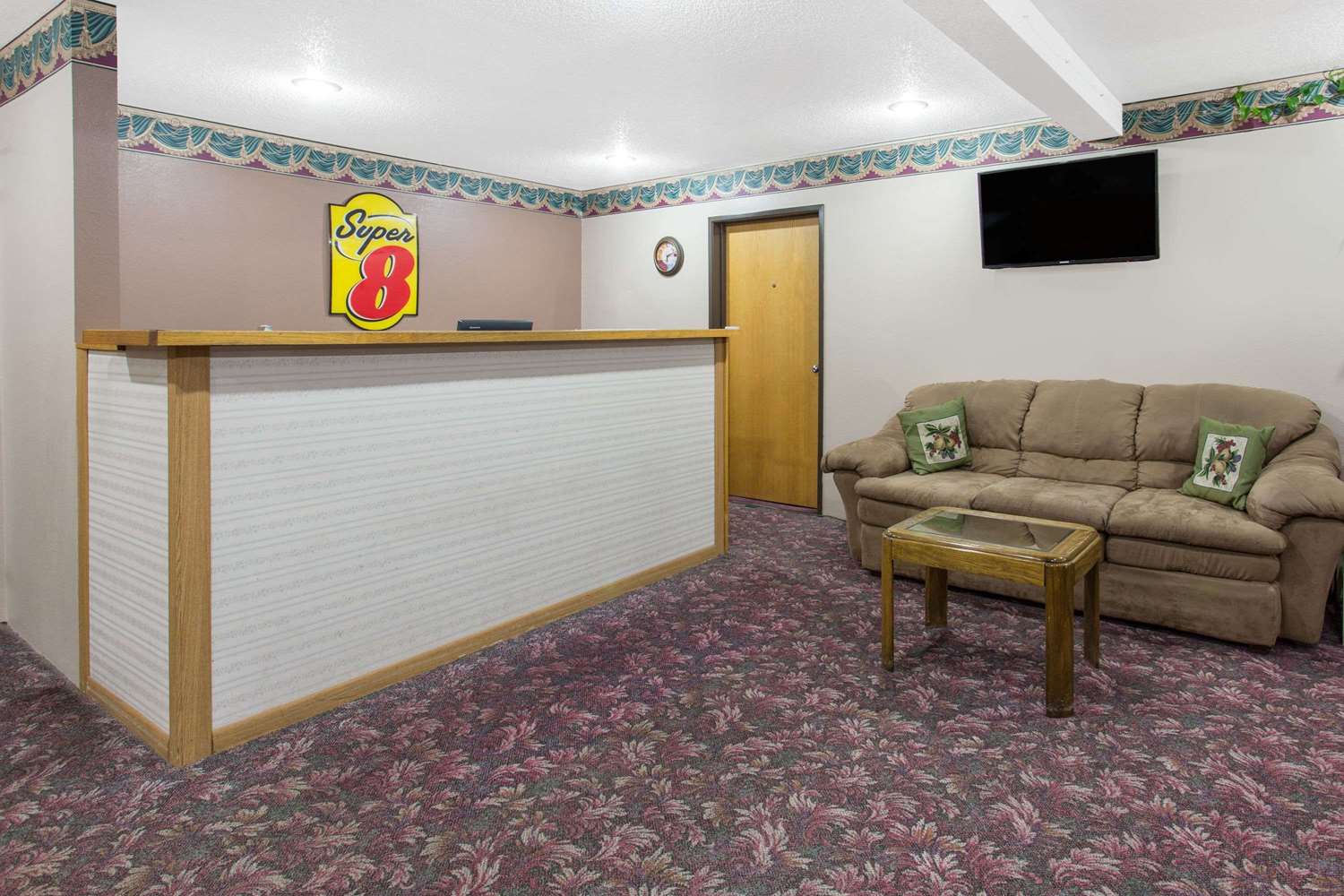 Super 8 by Wyndham Austin MN 2/9