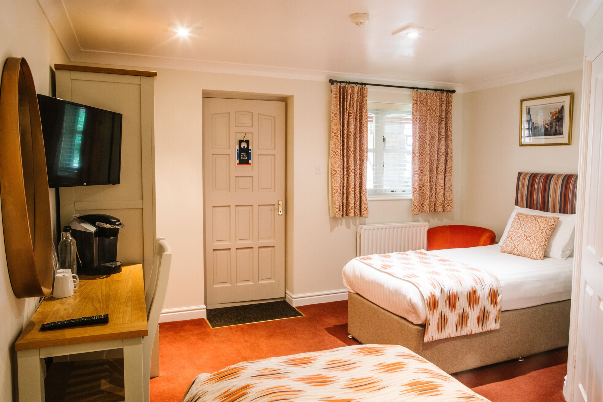 Courtyard, Twin Beds