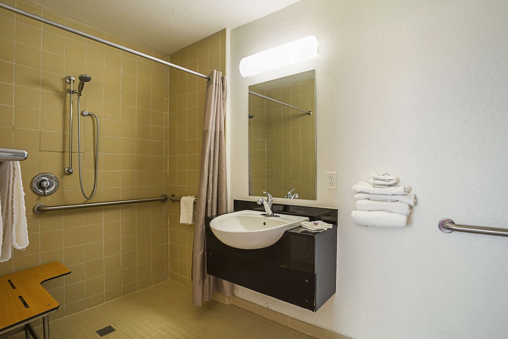 Motel6 Yuma, AZ - East 31/66