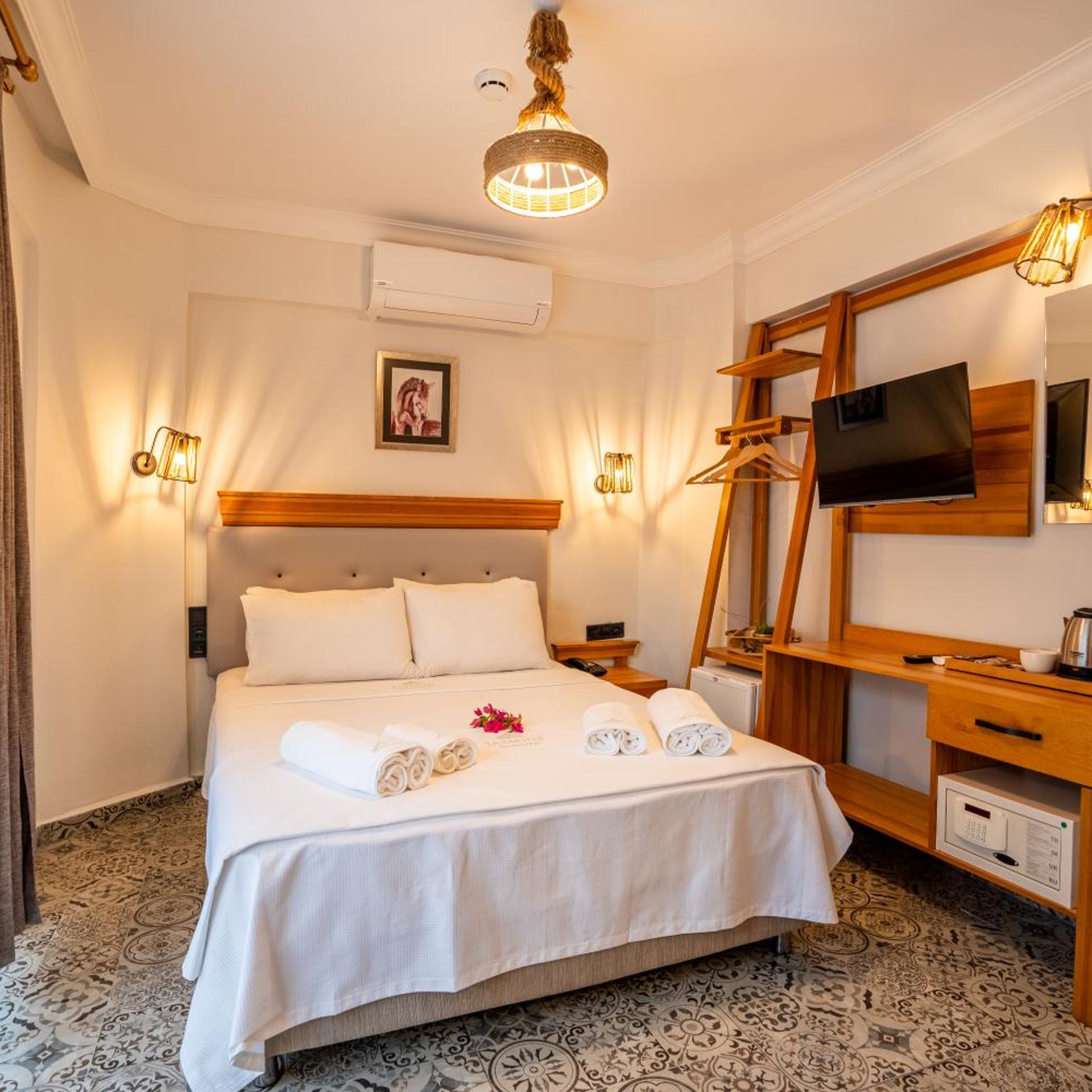 Dark Station Boutique Hotel 8/23
