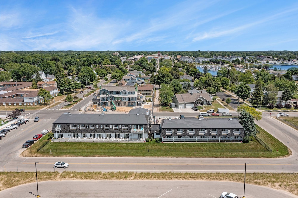Snyder Apos S Shoreline Inn 2/73