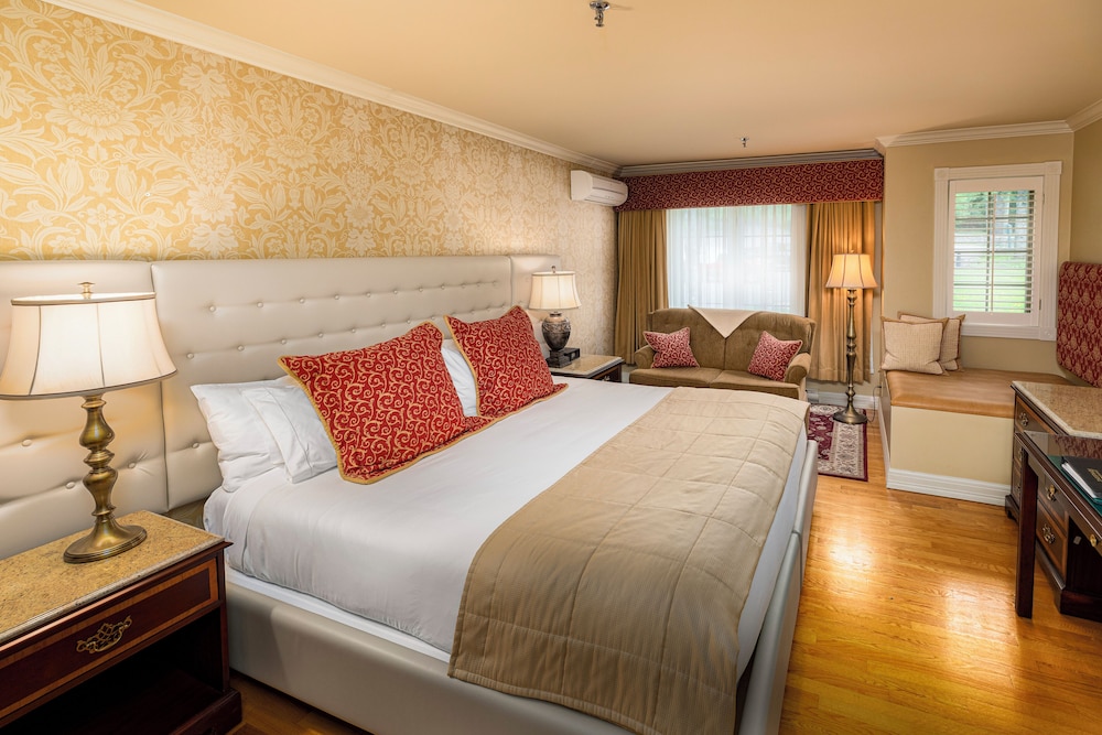 Classic, King Bed, Inner Courtyard View