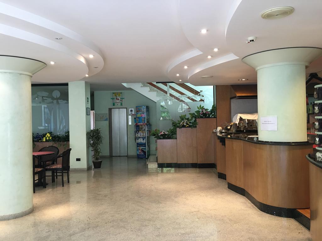 Hotel Como 4/23