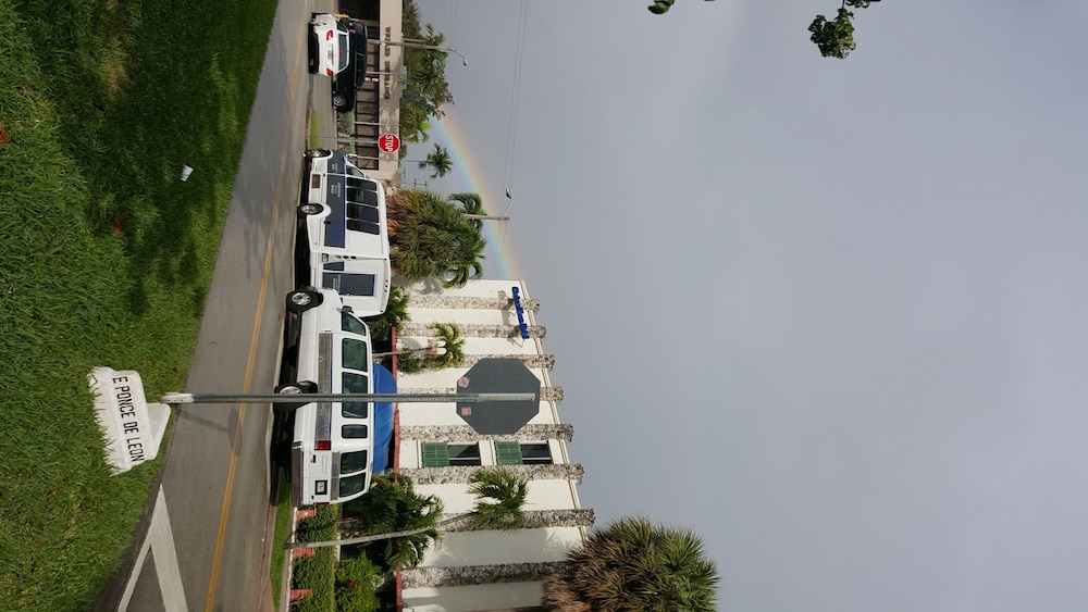 Chateaubleau Hotel 55/61