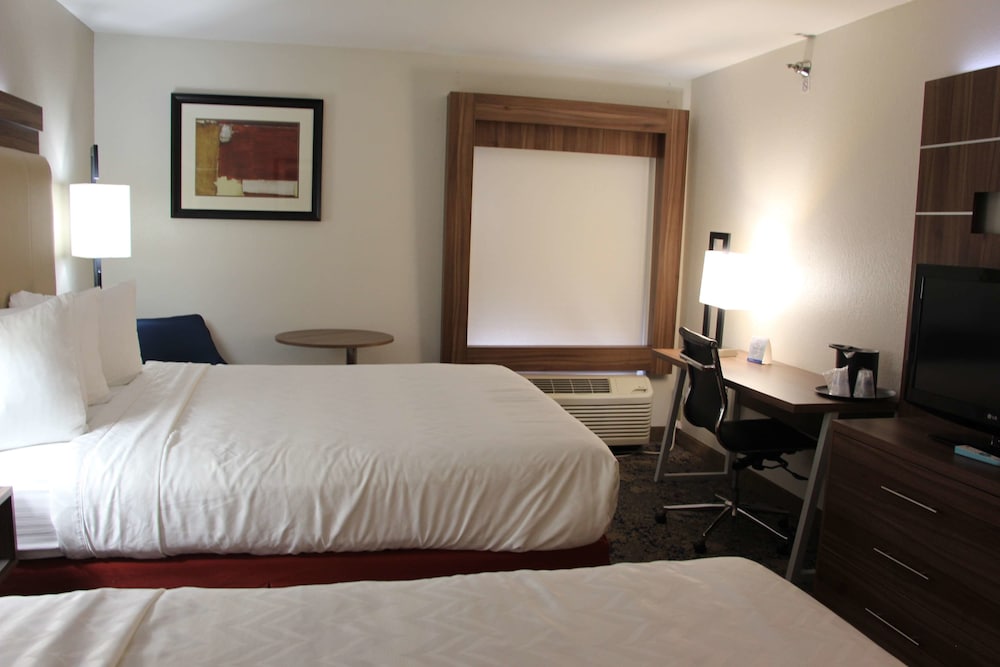 Best Western Plus Kansas City Airport-Kci East 12/43