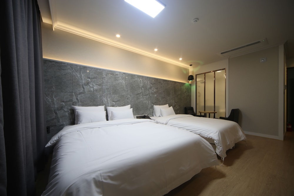 Bestie Hotel 11/33