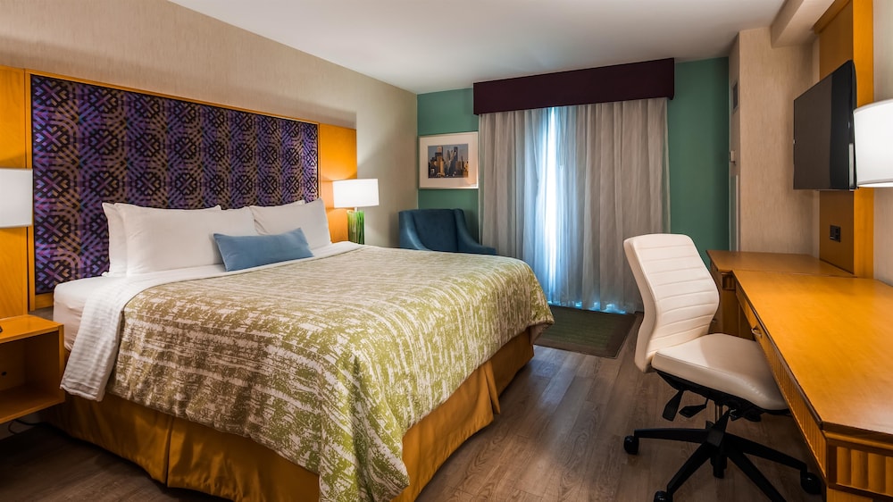 Room at Best Western Premier Toronto Airport Carlingview Hotel, TORONTO