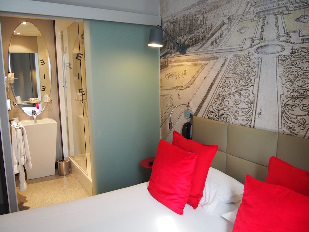 Porte de Versailles Hotel 39/48