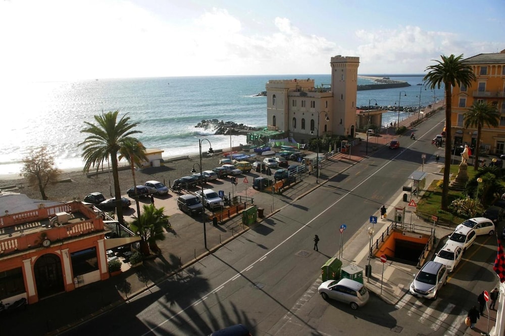 Grand Hotel Mediterranee 65/69