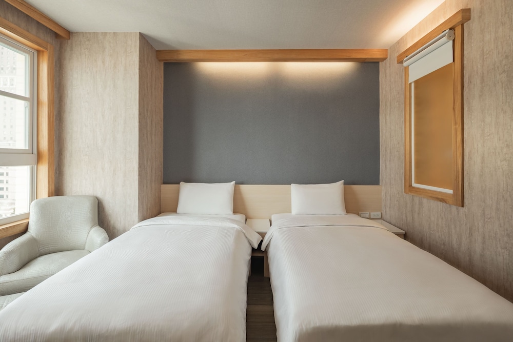 BUSINESS, TWIN BEDS