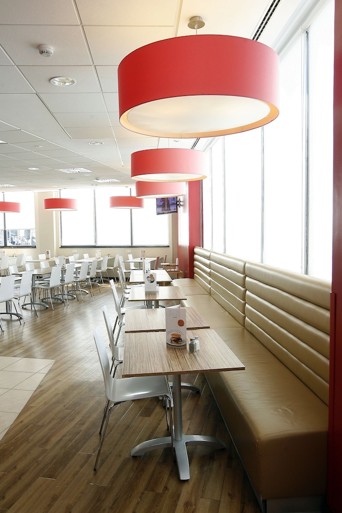 Travelodge Valencia Aeropuerto Hotel 43/48