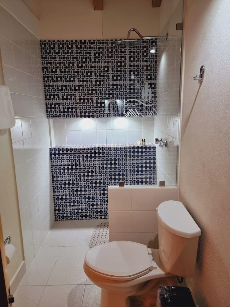 Los Altos Hotel Spa 41/42