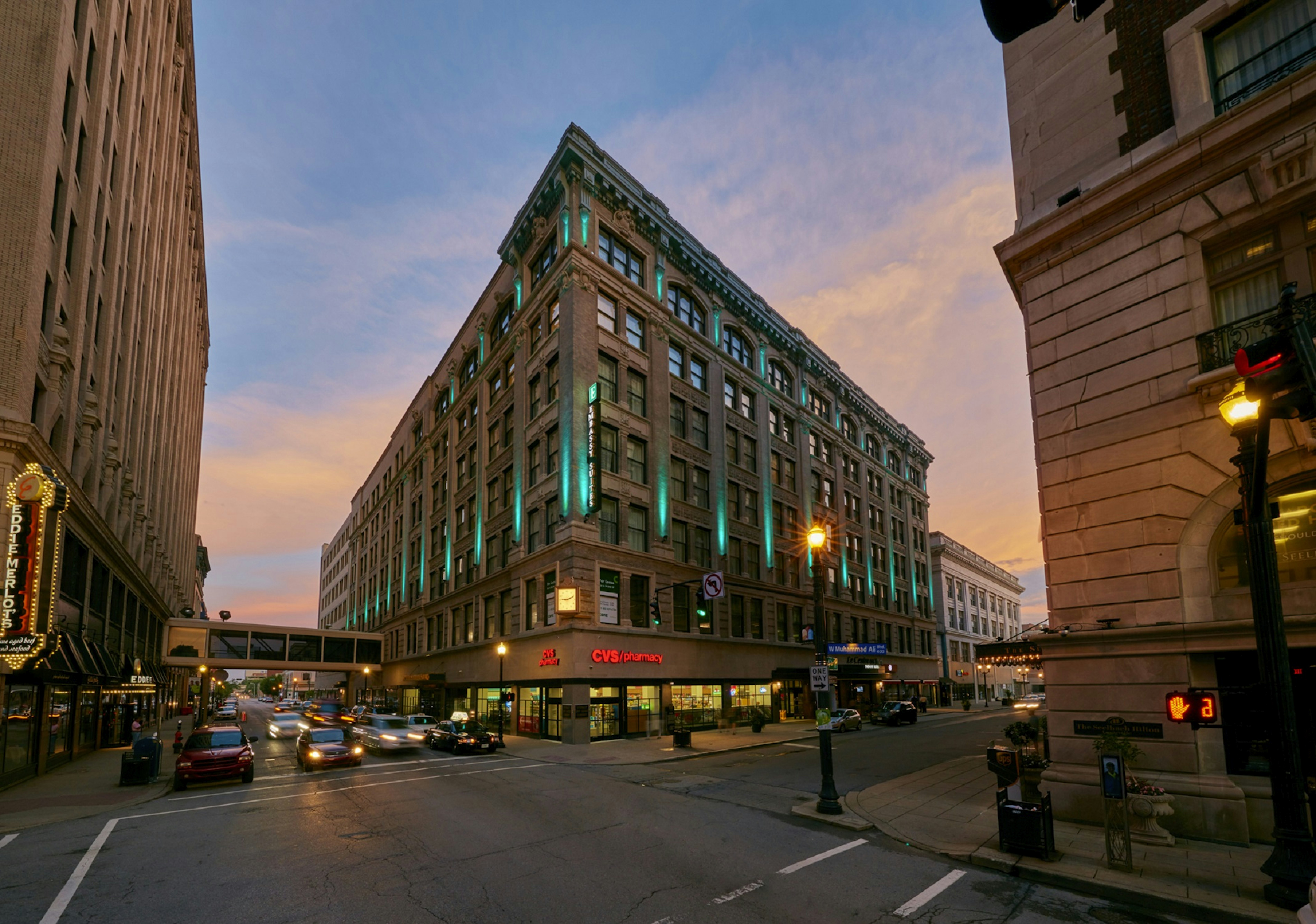 Embassy Suites Louisville Downtown 80/87