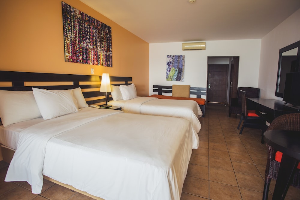Royal Decameron Mompiche 14/48