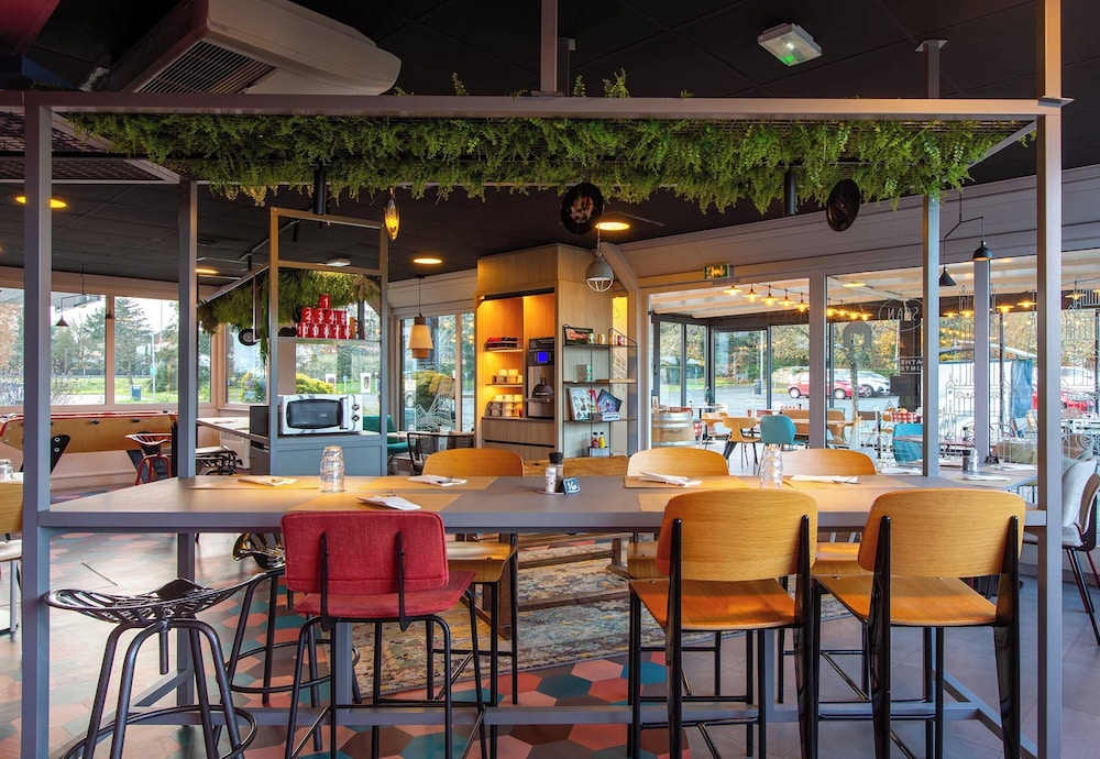 restaurant cafeteria