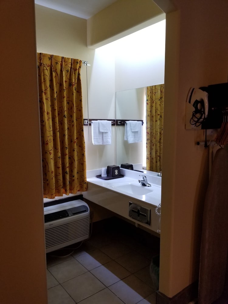 Texas Inn and Suites - Rio Grande Valley 50/62